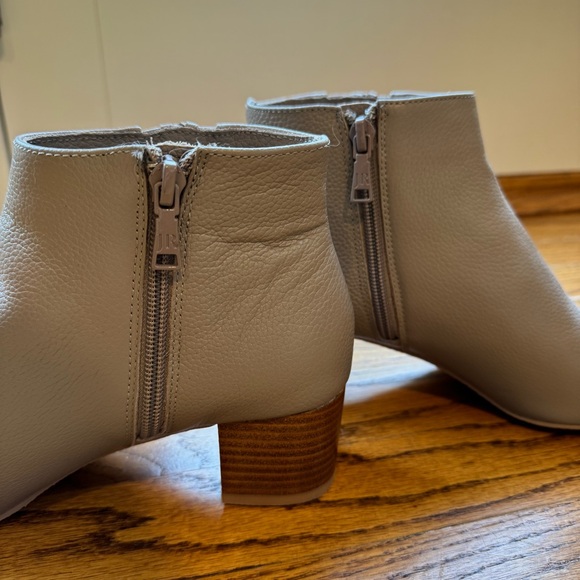 Jack Rogers Never Worn Women's Taupe Ankle Boots - Picture 6 of 8